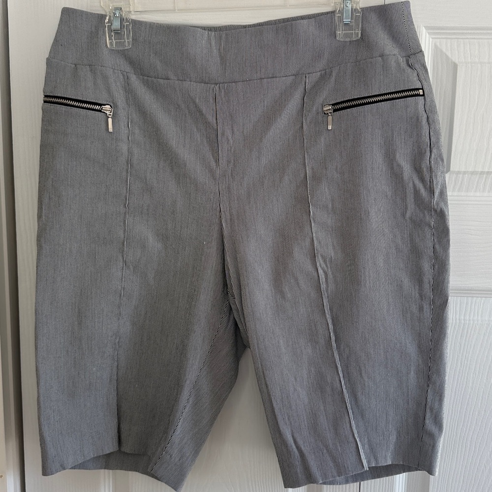Perfect Stretch By Chico's Blue + White Pin Striped Pull-On Shorts Size 2 - 12